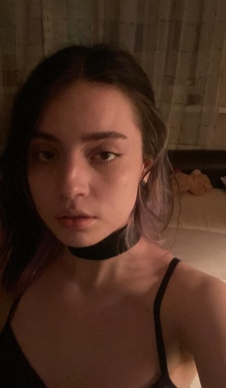 Guzelija nude model gallery