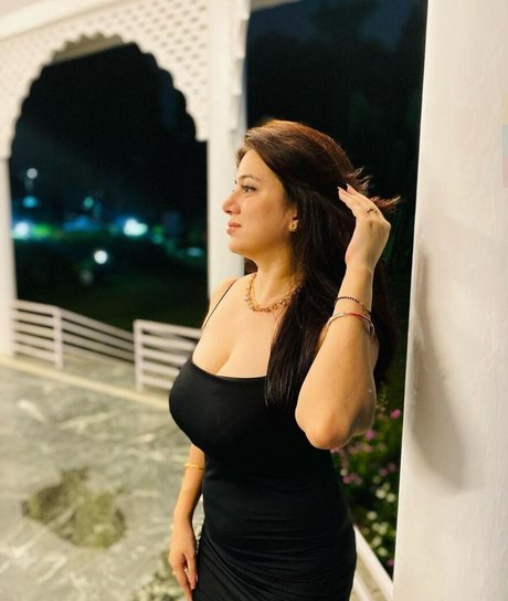 Iwishwithprachi model pretty pic