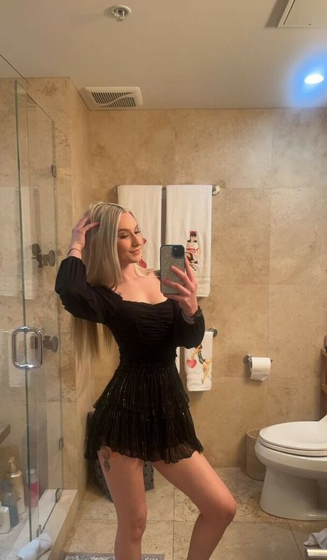 Roxanne Rhodes pornstar high quality img