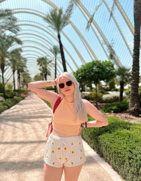 Larissa Zeeuwe pornstar sex photos