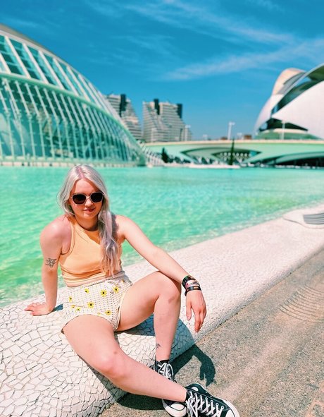 Larissa Zeeuwe top star images