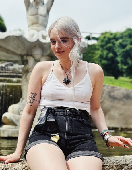 Larissa Zeeuwe star best pics