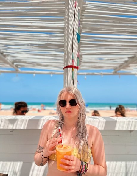 Larissa Zeeuwe pornstar art images