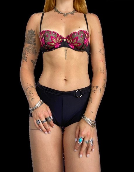 maaddielewis erotic pornstar photo