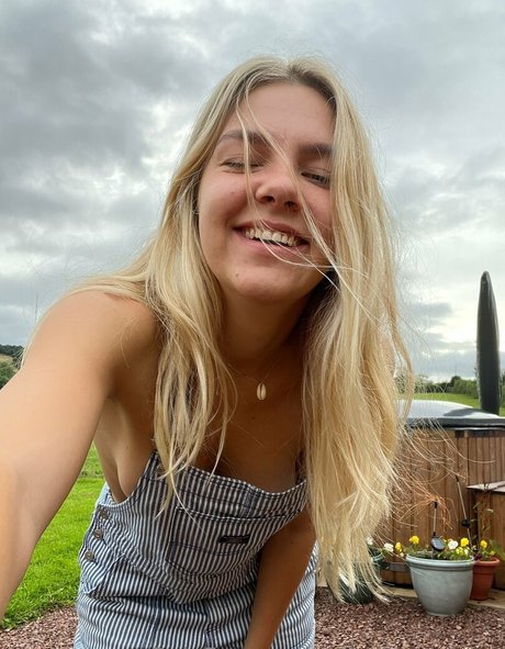 mischa teases art star photo