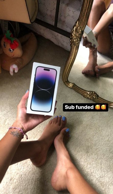 Sinister Simone art star archive