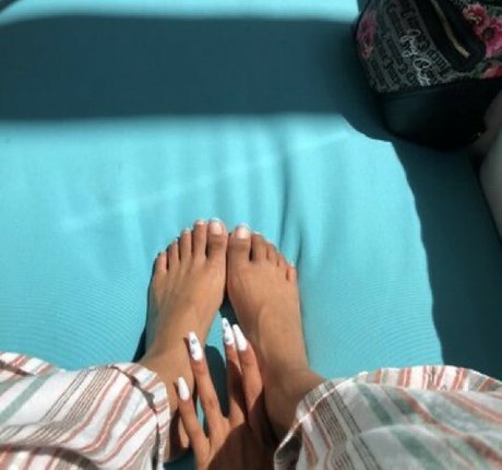 Sinister Simone nudes star pictures