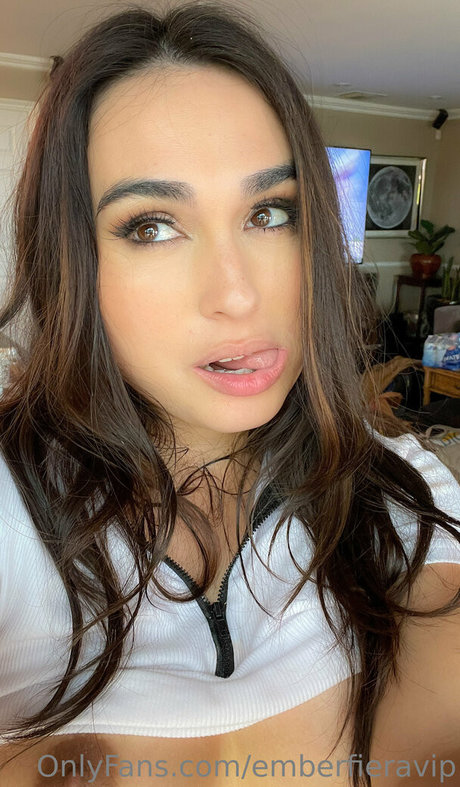 emberfieravip top actress img