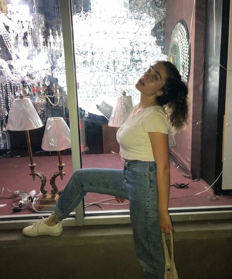 Rachel Sennott free model images