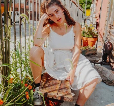 Rachel Sennott free star image