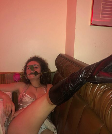 Rachel Sennott sex pornstar picture