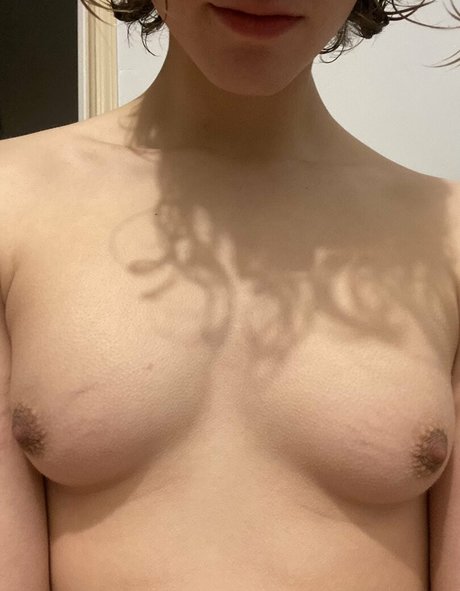 vivivioletmenace model sexy pic