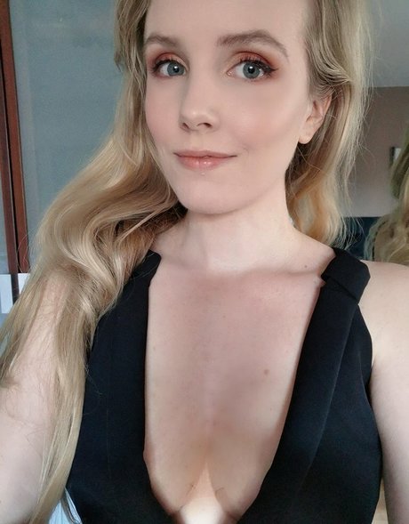 Imsessis erotic model pictures