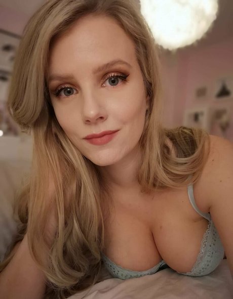 Imsessis model free pics