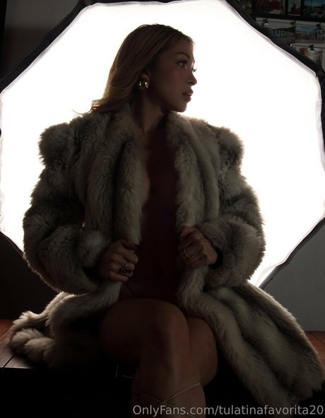 Yvicrowned model pretty galleries