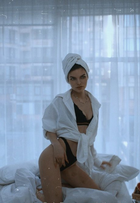 alicecharm model beautiful img