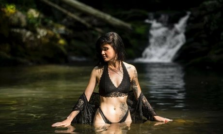 Elektra Kirby naked model pic