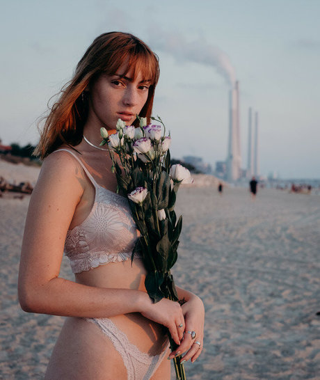 Jasmin Riechart art model photos