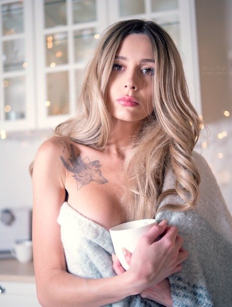 Wolffix hot star photo