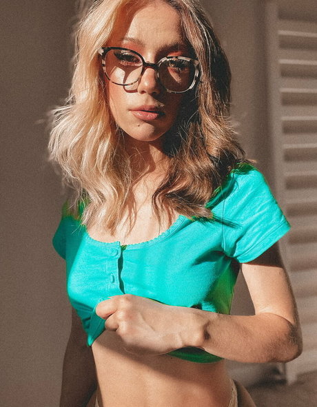 elladevilfree hd model img