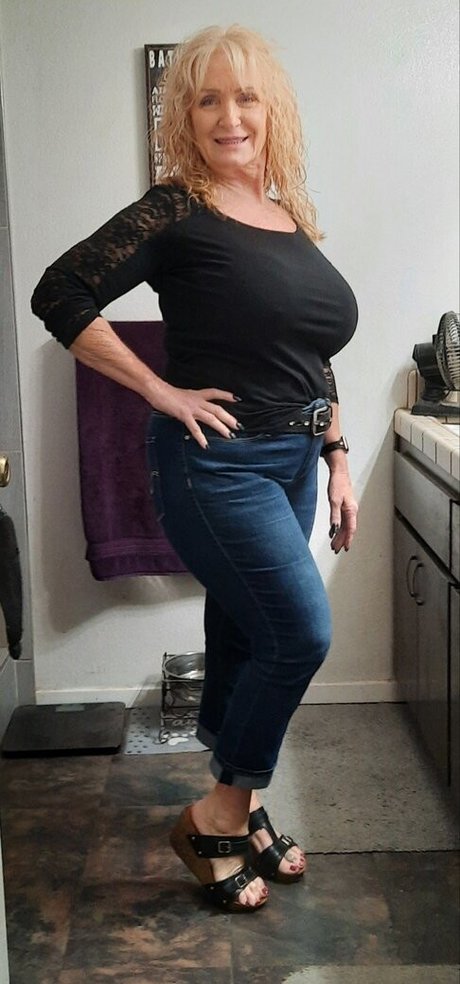 Wildwillie93 model top pictures