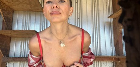 HotForWords sex model image