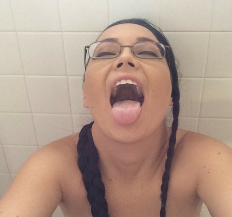 Molly Songbird nude model img