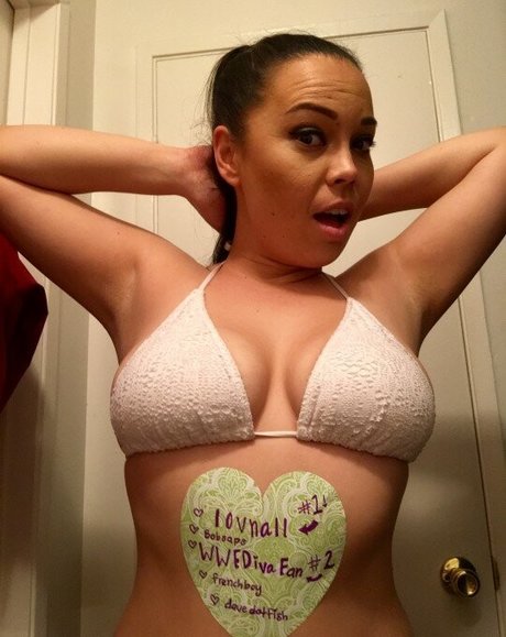 Molly Songbird model erotic picture