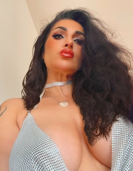 Hottash33 nudes model pics