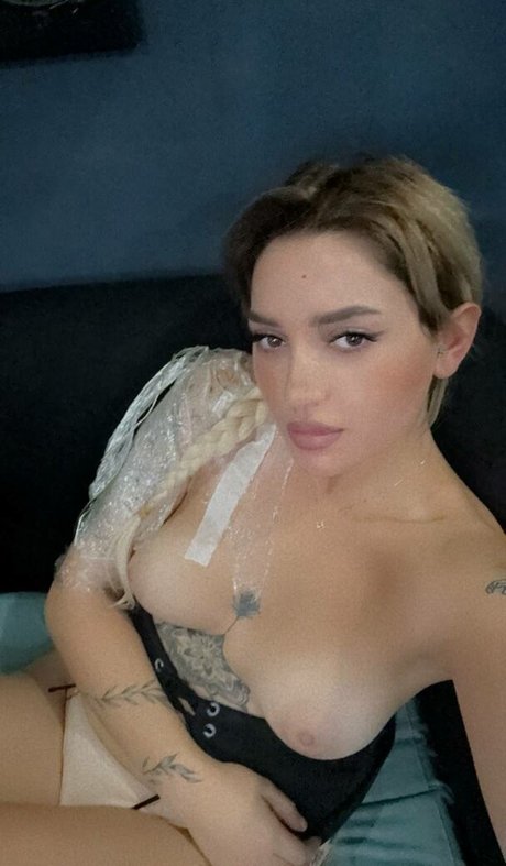 meribabe model nude img