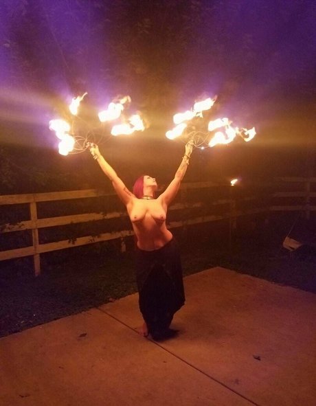 FireKitsune star nude pic