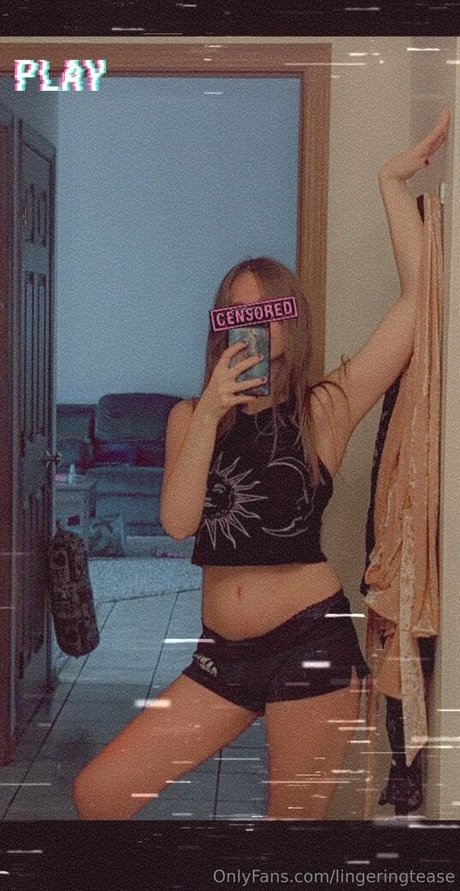 lingeringtease nude pornstar image