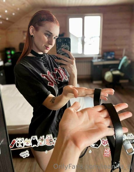 ioanna si model free img