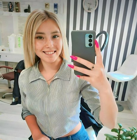 ioanna si art actress photos