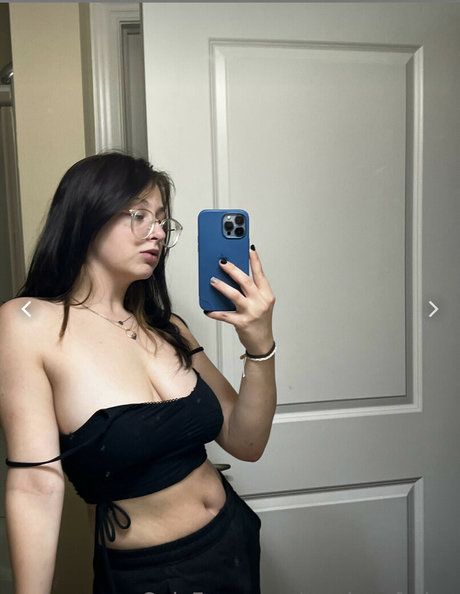 Sariyahleon top star photo