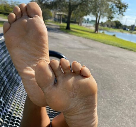 imenacarlisle nude model pics