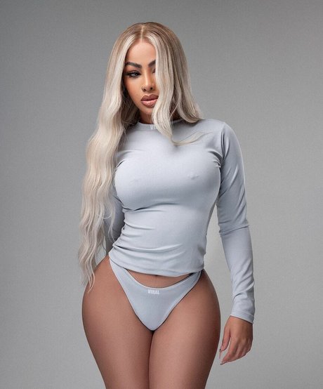 Yailin La Mas Viral star art pictures