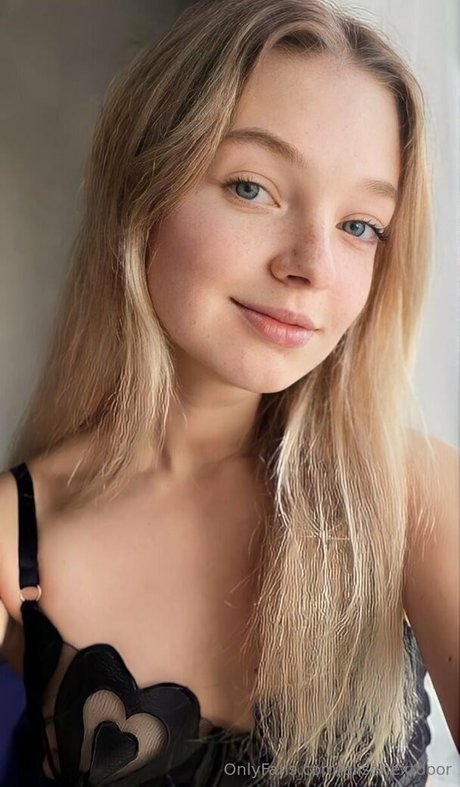 elisenextdoor xxx pornstar archive