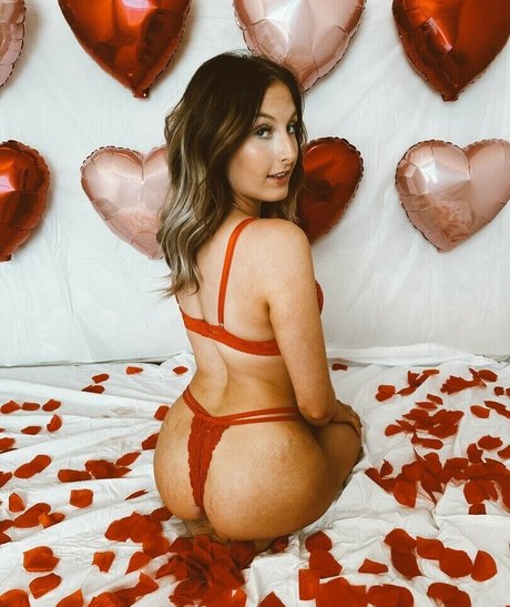 PlaymateSashaVIP star nude pic