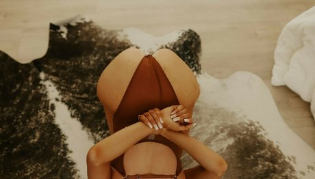 PlaymateSashaVIP naked model image