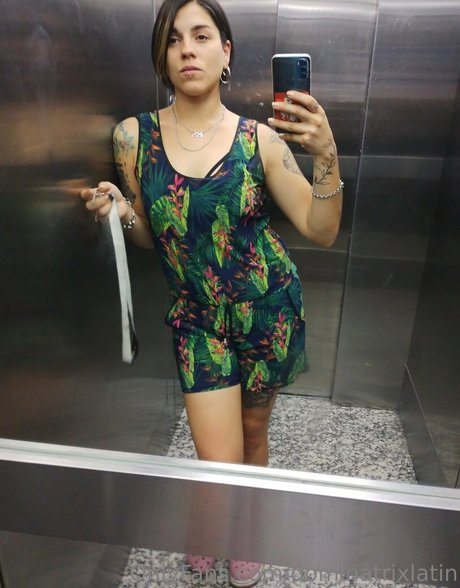 dominatrixlatin free model photo