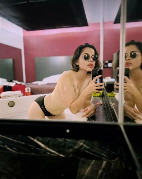 jllanas23 erotic star gallery