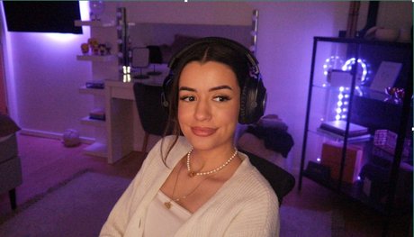 NoraExplorer art pornstar pictures