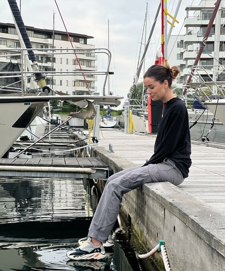 NoraExplorer perfect actress galleries