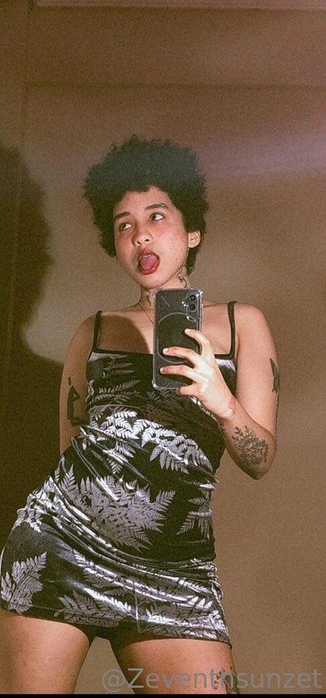 zeventhsunzet pretty model pictures