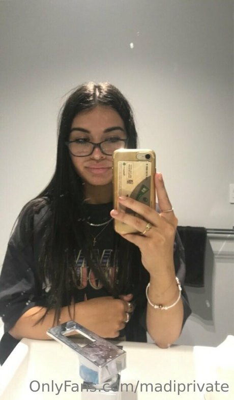 madiprivate model exclusive image