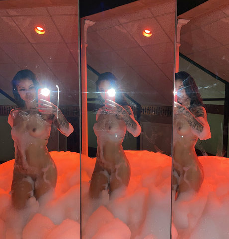 spanishmamixox model naked photo