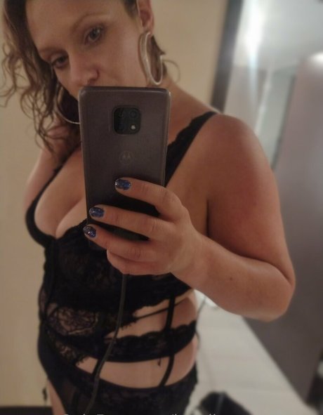 headingeastorwest hd model photo