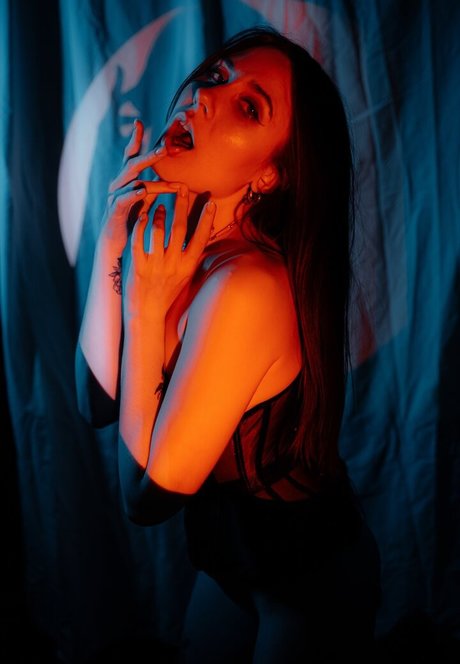 Lunatissa porn model pictures