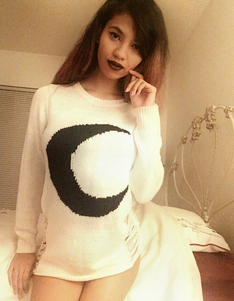 Trickywi pornstar nude photo